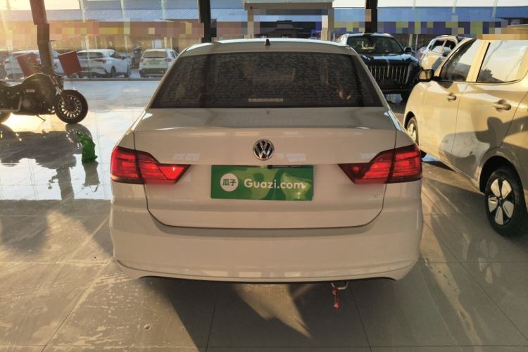 Used Volkswagen Santana 2016 1.6L Manual Fashion Edition Exterior 4