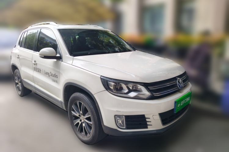 Used Volkswagen Tiguan 2016 300TSI Automatic Two-Wheel Drive Luxury Edition Front Right 45 Deg