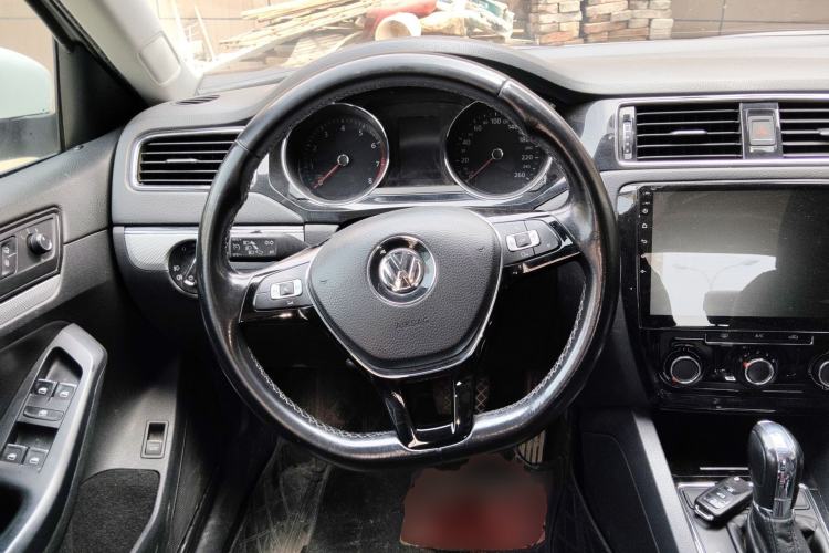 Used Volkswagen Sagitar 2014 Revised Version 1.6L Automatic Comfort Edition Steering Wheel