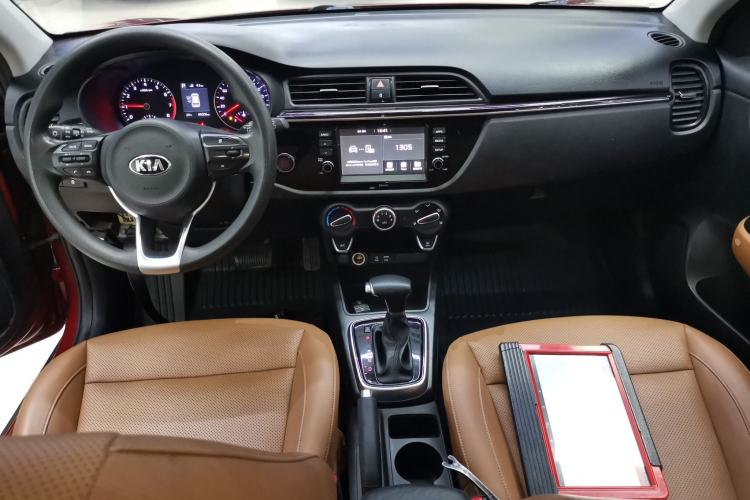 Used Kia KX Cross 2017 1.4L AT GLS Center Console