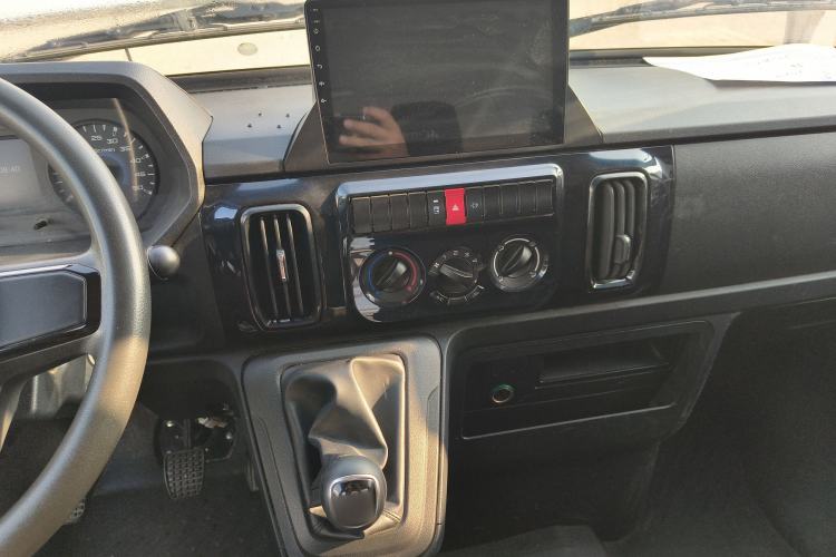 Used Iveco Daily 2023 2.5T A37M1 Long Wheelbase Mid-Roof Dual-Tire Side-Sliding Doors 5-9 Seats