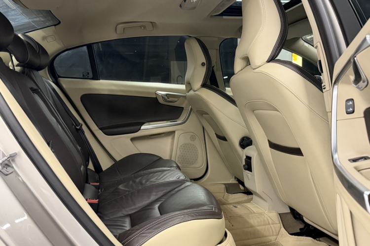 Used Volvo S60 2014 S60L 2.0T Zhiyuan Edition
