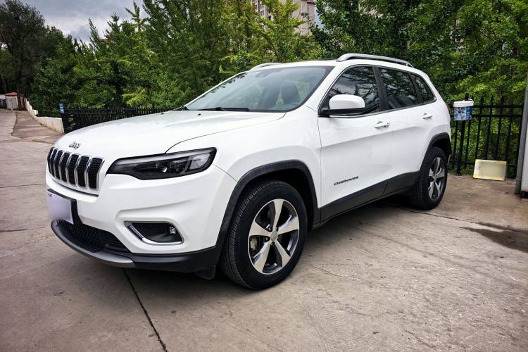 Used Jeep Cherokee 2019 2.0T Four-Wheel Drive Explorer Edition + Autonomous Driving Smart Package China VI