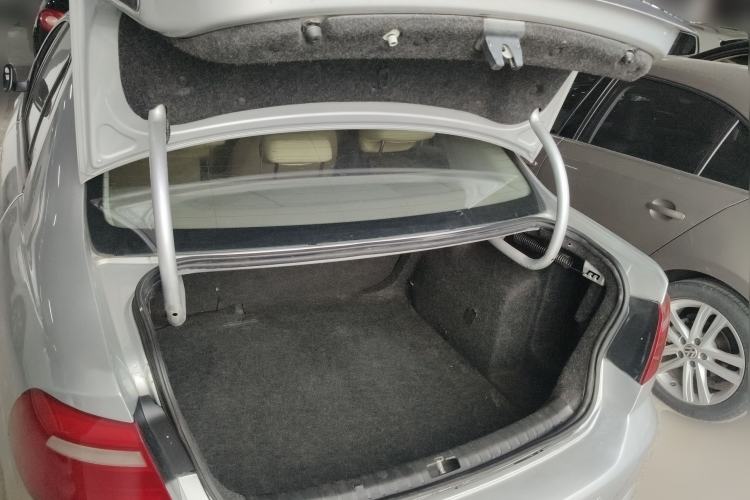 Used Volkswagen Bora 2013 1.6L Manual Fashion Edition Trunk