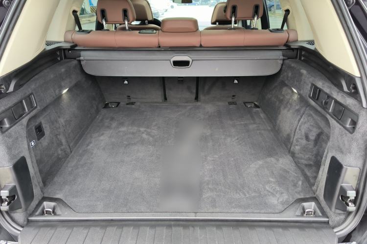 Used BMW X5 2021 xDrive40i Luxury Model with M Sport Package Trunk