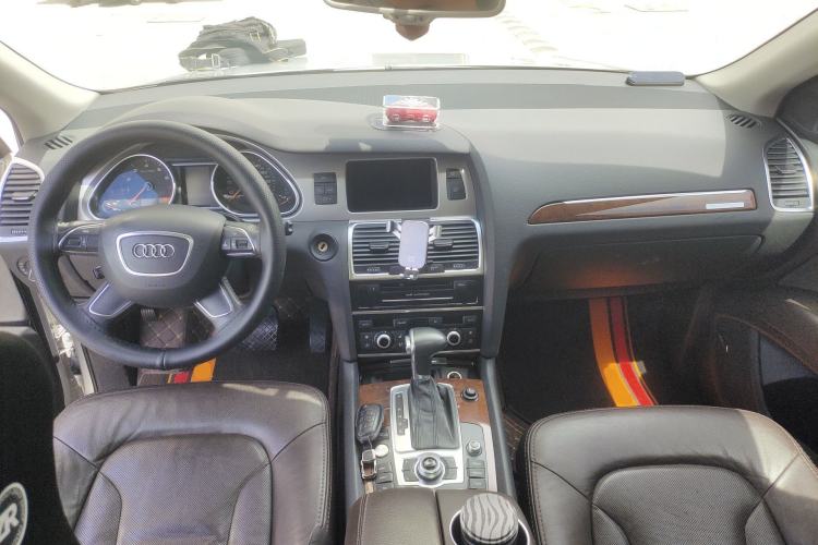 Used Audi Q7  Center Console