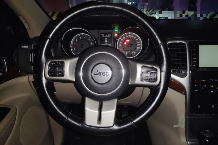 Used Jeep Grand Cherokee 2011 3.6L Luxury Edition
