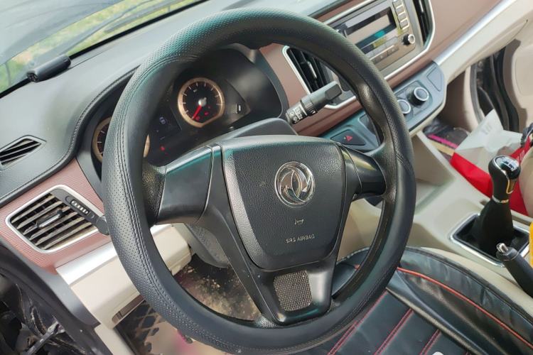 Used FORTHING Lingzhi 2019 M5L 1.6L 7-Seater Standard Model China VI Steering Wheel