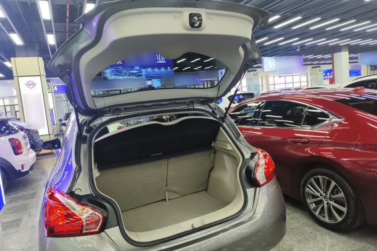 Used Nissan Tiida 2011 1.6L CVT Comfort Model
