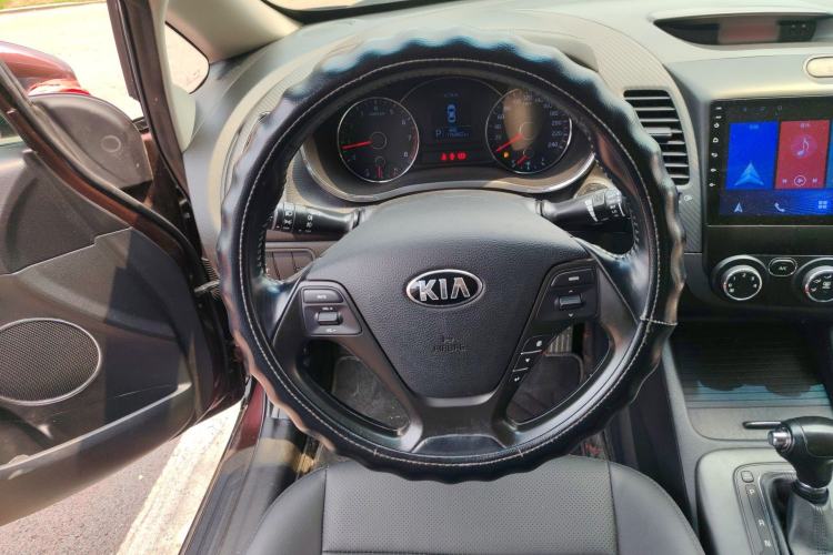 Used Kia K3 2013 1.6L Automatic GLS Steering Wheel