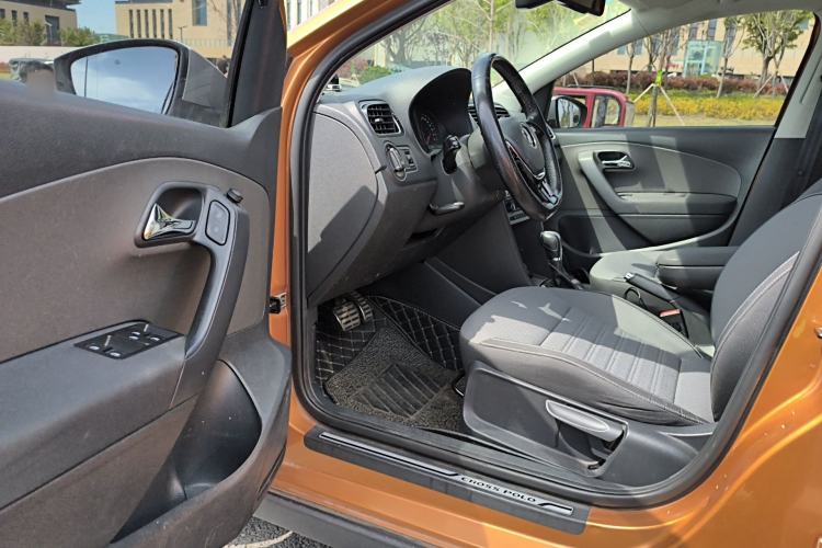 Used Volkswagen Polo 2014 1.6L Cross Polo Automatic Driver Seat