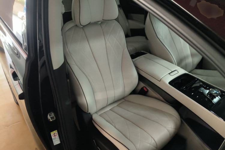 Used Denza D9 2024 EV 600 Four-Wheel-Drive Flagship Model