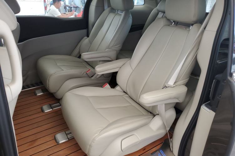 Used Buick GL8 2023 Land Executive Class Comfort Model