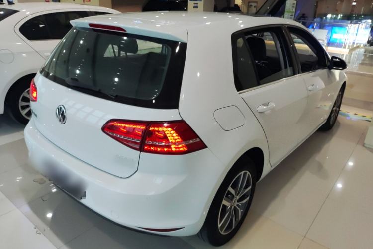 Used Volkswagen Golf 2016 230TSI Automatic Luxury Version Rear Right 45 Deg