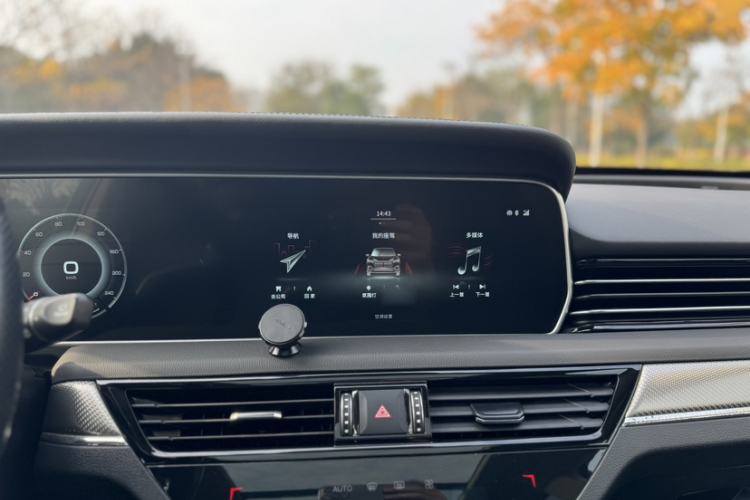 Used Hongqi HS5 2019 2.0T Smart Connect Flagship All-Wheel-Drive Version Audio And AC Panel