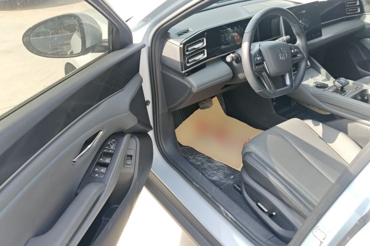 Used BYD Qin L 2025 DM-i Smart Drive 120KM Superior Model
