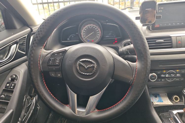 Used Mazda 3 Axela 2014 Sedan 1.5L Automatic Luxury Model