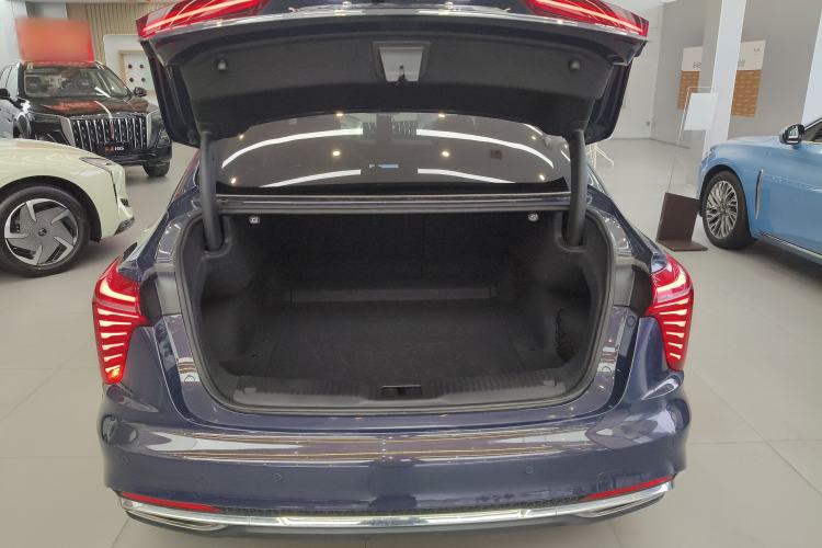Used Hongqi H5 2024 2.0T Automatic Smart Connect Flagship Edition Trunk