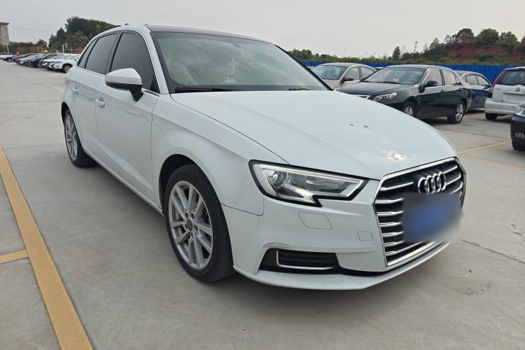 Used Audi A3 2020 Restyled Sportback 35 TFSI Entry-Level China VI Emission Standard Front Right 45 Deg