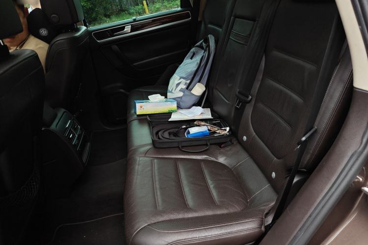 Used Volkswagen Touareg 2011 3.0 TSI High-End Version Left Rear Seat