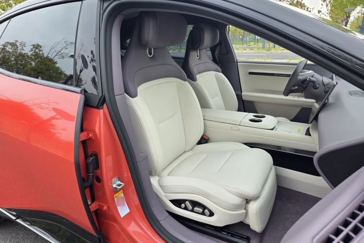 Used Avatr 06 2025 Pro Range-Extended Edition Right Front Seat