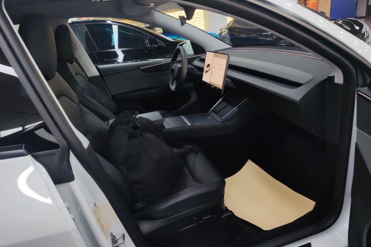 Used Tesla Model Y 2025 Rear-Wheel-Drive Version