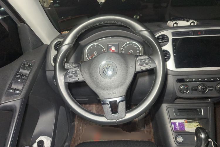 Used Volkswagen Tiguan 2015 2.0 TSI Automatic All-Wheel Drive Luxury Edition Steering Wheel