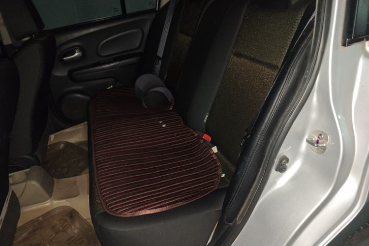 Used Venucia R50 2013 1.6L Manual Fashion Edition
