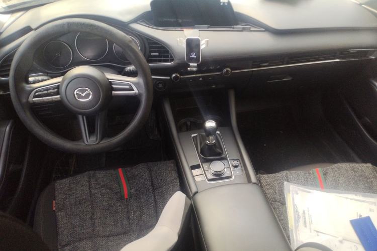 Used Mazda 3 Axela 2020 1.5L Manual ZhiMei Edition Center Console