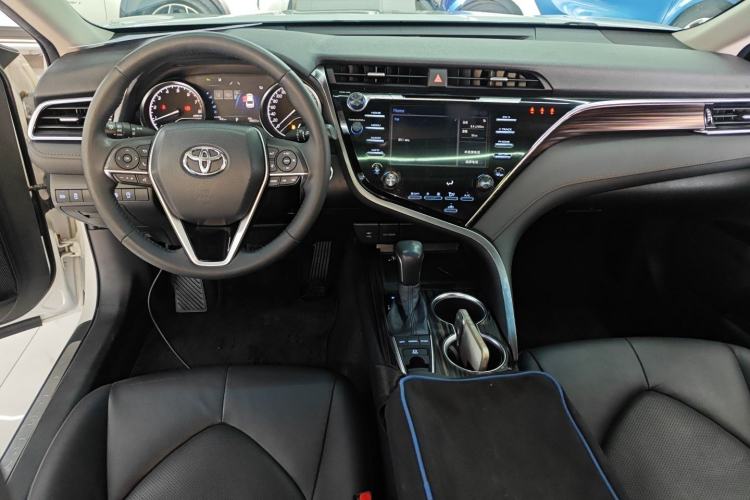 Used Toyota Camry 2018 2.5G Luxury Edition Center Console
