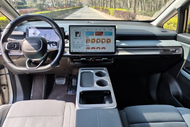 Used AION Y 2023 Younger Interior 3