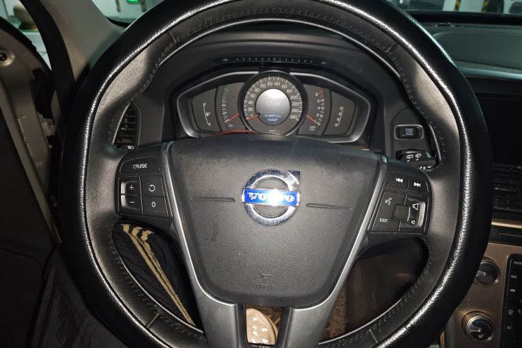 Used Volvo XC60 2017 T5 AWD Smart Upgrade Model
