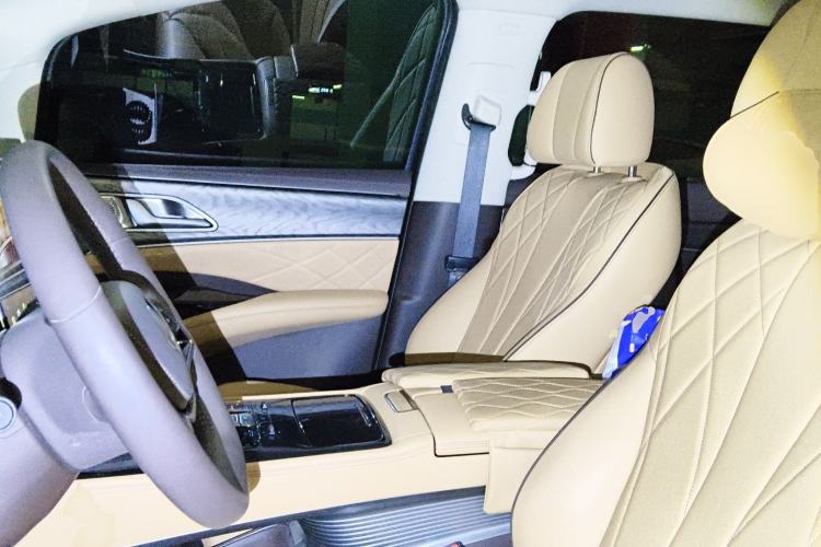 Used Denza D9 2024 DM-i 1050 Luxury Model