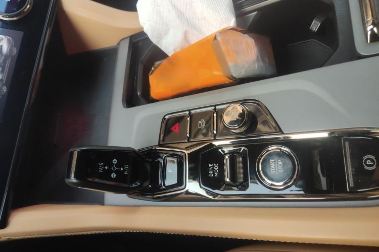 Used Lynk & Co 09 2021 2.0T Halo Six-Seater