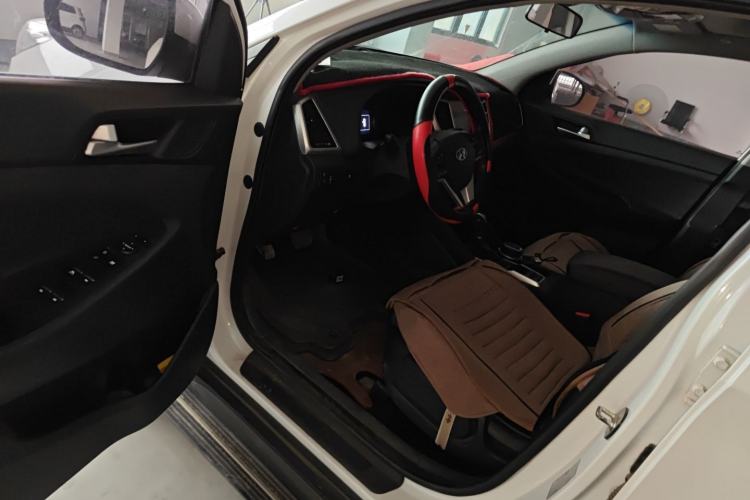 Used Hyundai Tucson 2015 1.6T Dual-Clutch Two-Wheel-Drive Smart Model Driver Seat