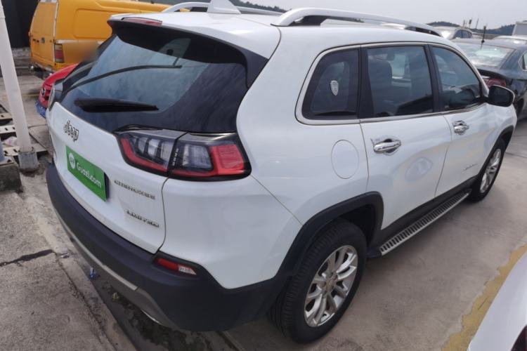 Used Jeep Cherokee 2019 2.0T Two-Wheel Drive Smart Enjoyment Version China V
