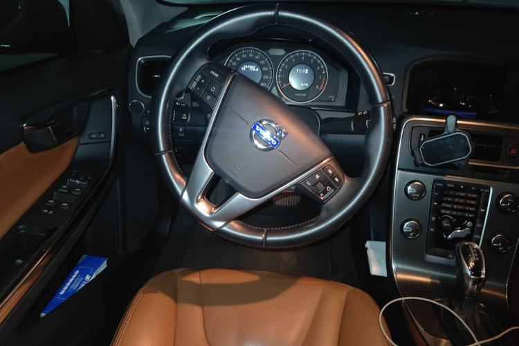 Used Volvo V60 2013 T5 Zhiya Edition