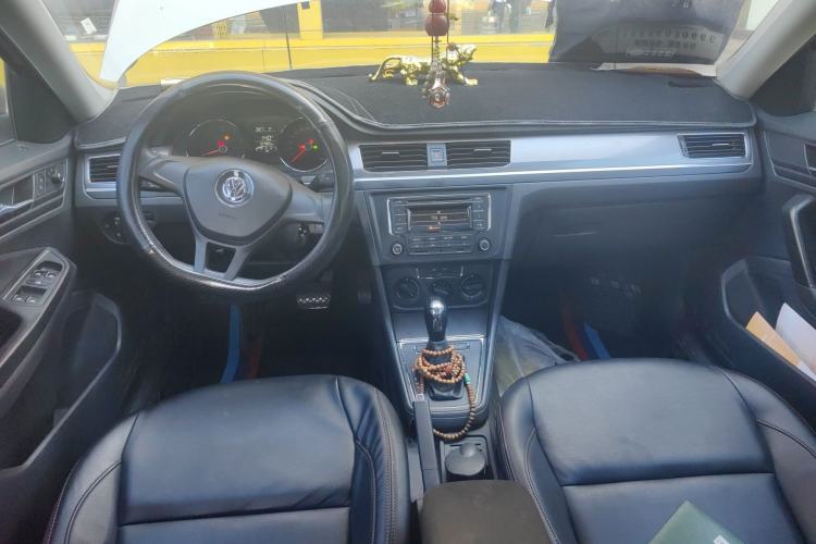 Used Volkswagen Bora 2018 1.5L Automatic Fashion Model Center Console