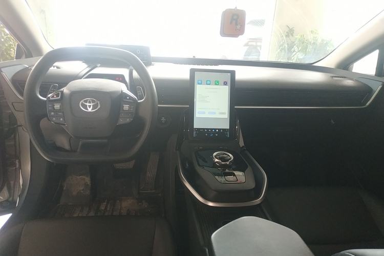 Used Toyota bZ3 2023 517 km Elite PRO Center Console