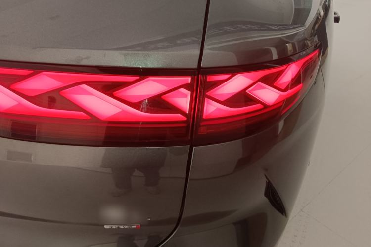 Used BYD Tang L 2025 DM 175KM Drone Player Edition Right Rear Taillight