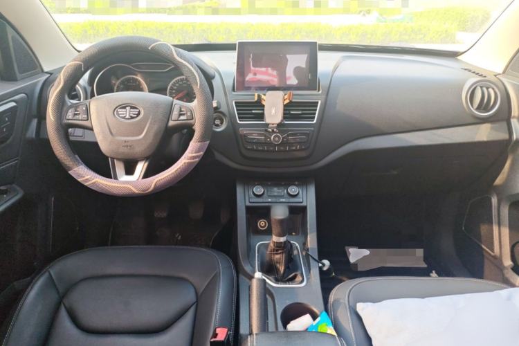 Used Bestune X40 2017 1.6L Manual Prestige Edition Center Console