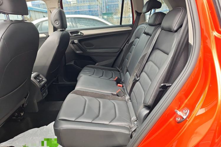 Used Volkswagen Tiguan L 2017 330TSI Automatic Two-Wheel Drive Luxury Edition Left Rear Seat