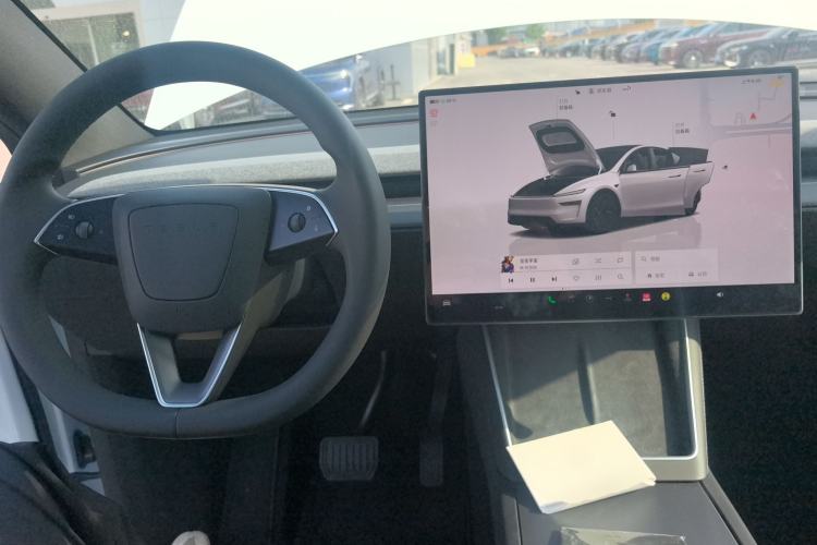 Used Tesla Model Y 2026 Rear-Drive Model Center Console