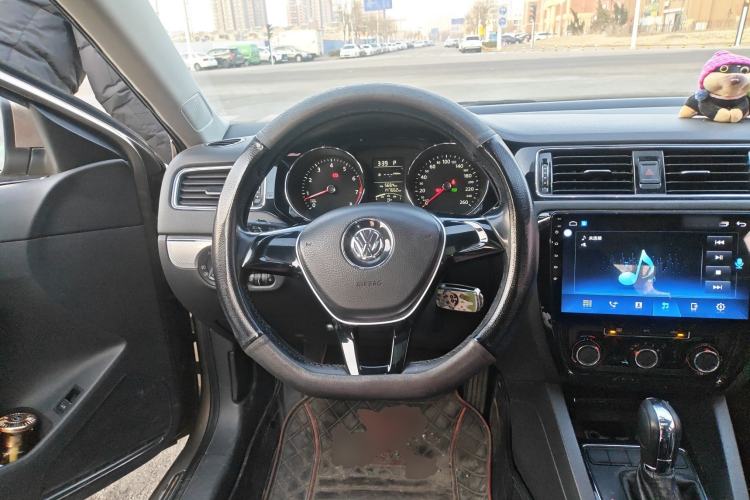 Used Volkswagen Sagitar 2015 1.6L Automatic Comfort Model
