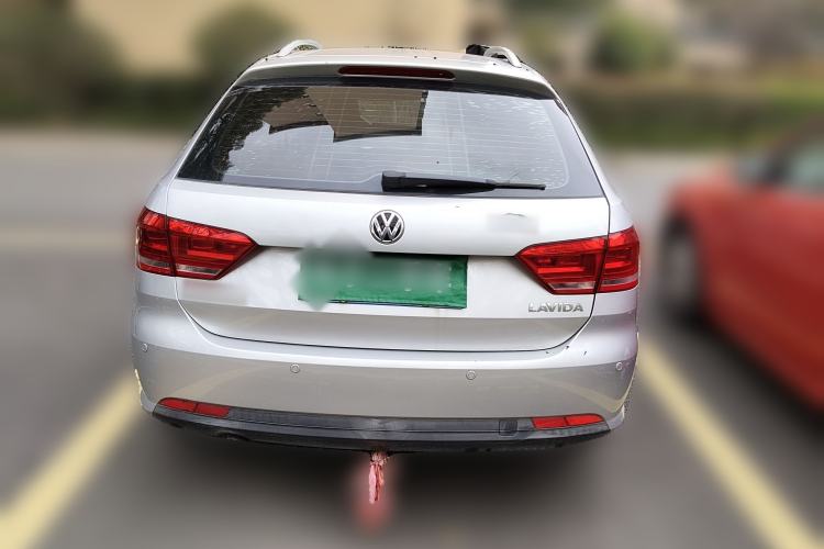 Used Volkswagen Gran Lavida 2013 1.6L Manual Fashion Model
