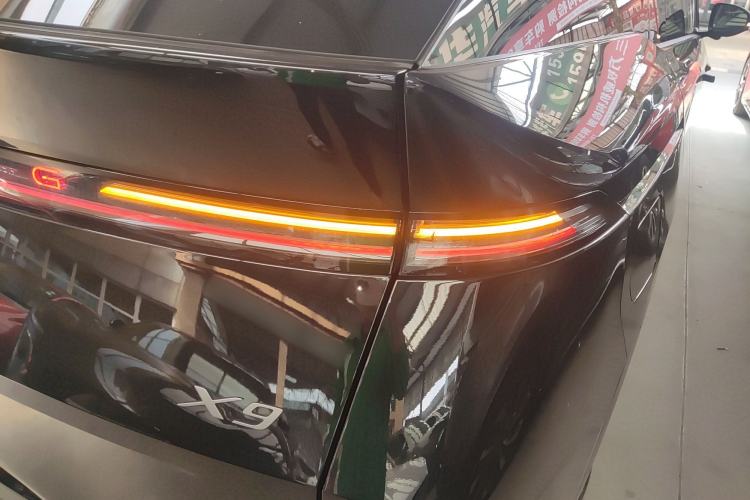 Used XPeng X9 2025 740 Ultra-Long Range Max Right Rear Taillight