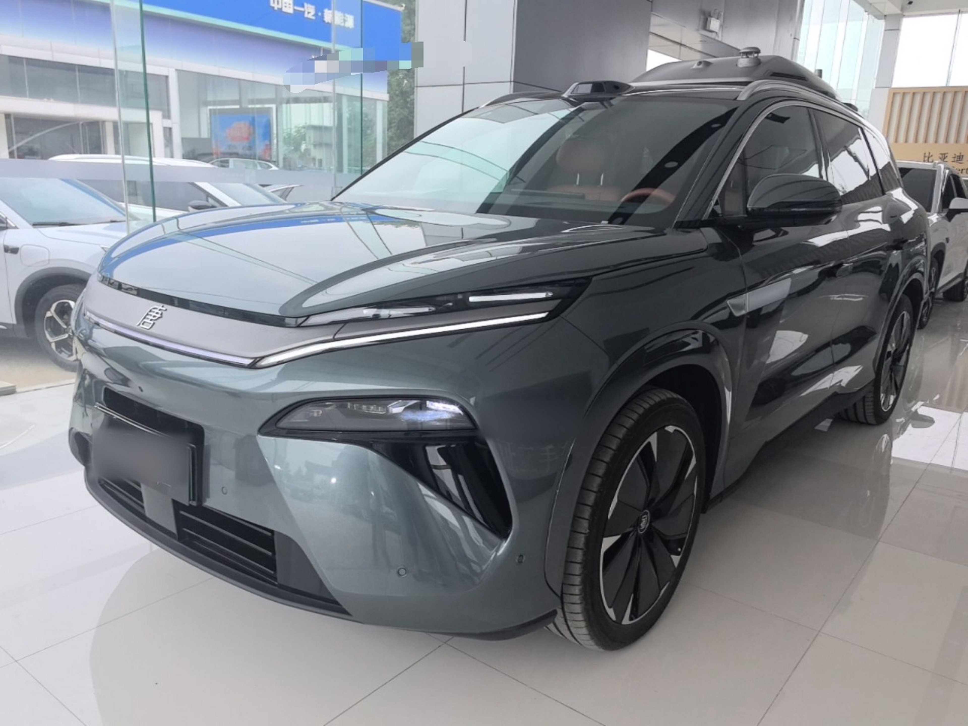 Unter der Vorderseite des Autos