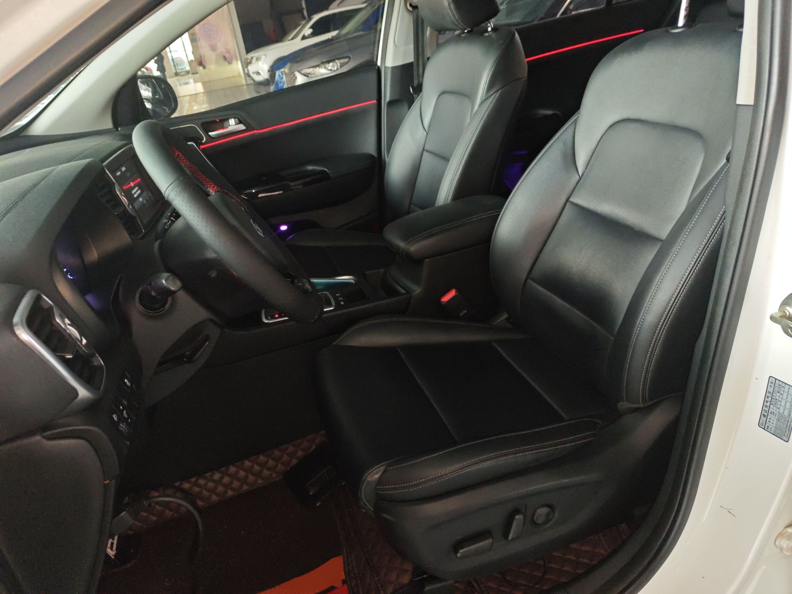 المقاعد الأمامية داخل السيارة