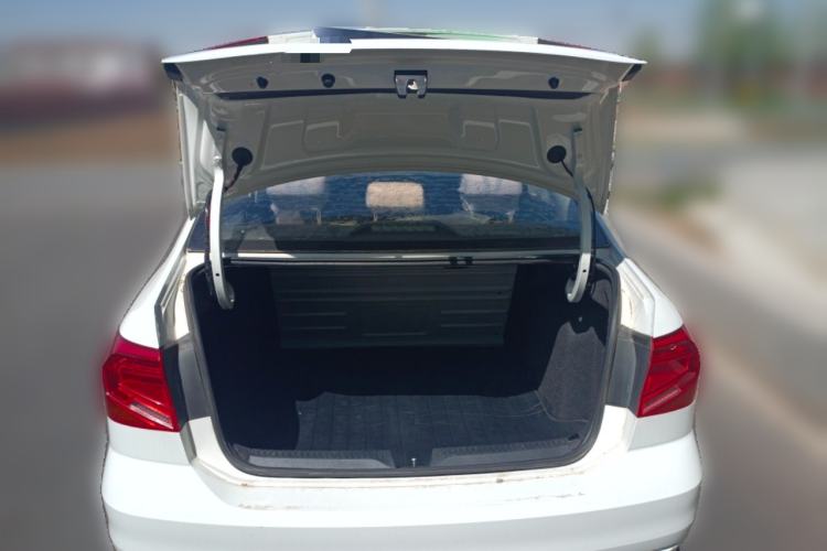 Used Volkswagen Jetta 2017 1.4L Manual Fashion Edition Trunk