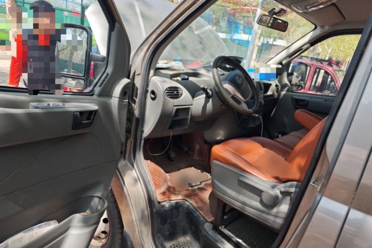 Used SAIC MAXUS Xintu V80 2016 2.5T Manual Aoyuntong National V Short Wheelbase Low-Roof 6-Seater Driver Seat